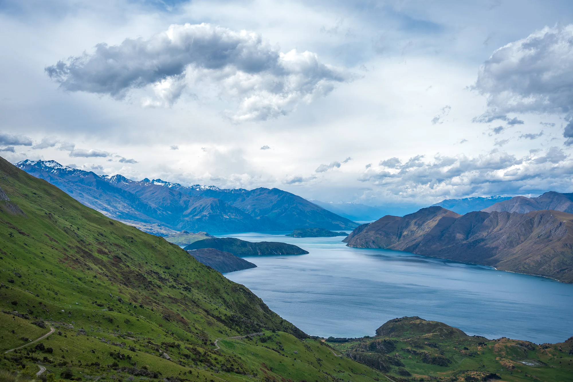 Lake Wānaka surrounded by mountains